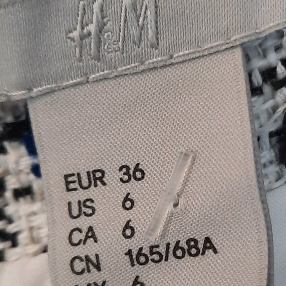H&M navy, white and black tweed texturized mini skirt with fringe, size 6 - Picture 9 of 11